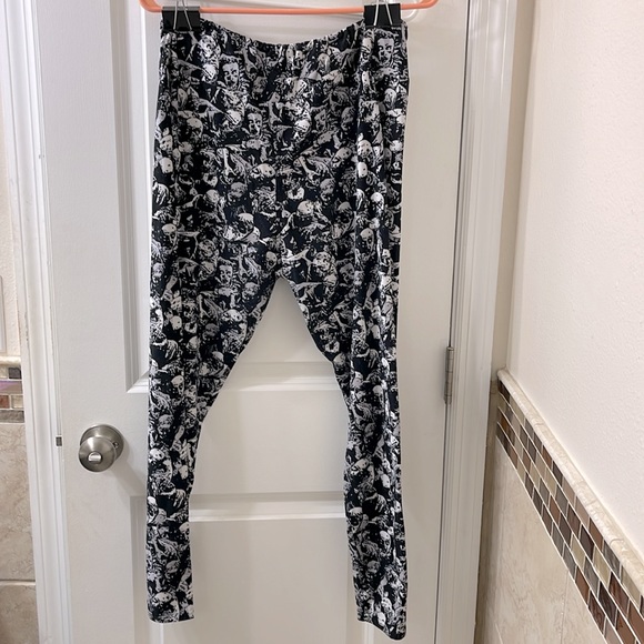 Charlie’s Project high rise leggings w. ZOMBIES! Super soft. OS PLUS 16-22 - Picture 7 of 8